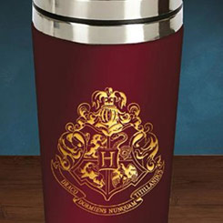 Taza de Viaje Oficial de Warner con el motivo del escudo de Hogwarts, revive las aventuras de Harry Potter y todos sus compañeros con esta taza realizada en cerámica con una capacidad de 0,45 litros,