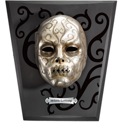 Réplica oficial de la máscara de Bellatrix basada en la saga de Harry Potter. Esta auténtica réplica de la máscara de Mortífago de Bellatrix Lestrange, el conjunto está realizado en resina, madera y pvc, la máscara mide aproximadamente 23 cm.