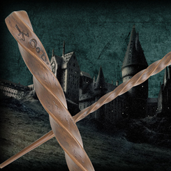 Detallada y realista réplica oficial de la varita de Xenophilius Lovegood basada en la saga de Harry Potter. Viene en caja de regalo. Realizada en resina (Polyresin). 
