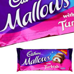 Pack compuesto por dos Cajas de Cadbury's Mallows Turkish Delight 150gr. Esta barra de nube rellena de turkish delight de fresa.