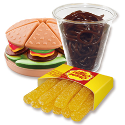 Disfruta de un delicioso combo de hamburguesa con patatas y refresco pero de Chupa Chups, este espectacular combo está compuesto de deliciosas gominolas de la famosa casa de dulces. 