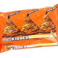 ¡Happy Halloween!.  Disfruta de la Edición Limitada para Halloween de los Pumpkin Spice Hershey's Kisses de 283 g. 