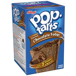 Paquete de Kellogg's Pop Tarts deliciosa galleta rellena de crema de chocolate y glaseado de chocolate.