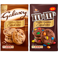 Pack compuesto por un paquete de galletas Mars M&M Large Cookie 180g y otro de Mars Galaxy Large Cookie 180g. El regalo perfecto para el monstruo de las galletas.