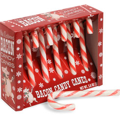 Caja de Bacon Candy Canes de 108 gr., compuesta por 6 bastoncitos navideños de caramelo con sabor a Bacon, ideales para celebrar la Navidad de la manera más dulce. 