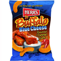Bolsa Edición Limitada de Herr's Buffalo Blue Cheese Flavour Cheese Curls de 198 g., posiblemente uno de los mejores gusanitos que hayas probado con delicioso sabor de alitas de pollo Búfalo mezclado con un delicioso queso azul.