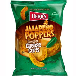 Bolsa de Herr's Jalapeno Poppers de 198 g., posiblemente uno de los mejores gusanitos que hayas probado. Este snack de maíz tiene la perfecta combinación de sabores de Chiles Jalapeños y delicioso Queso Cheddar..