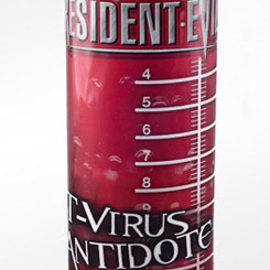 Pack compuesto por 2 Latas de T-Virus Antídoto Energy Drink de 250 ml. T-Virus Antídoto Energy Drink es un producto con licencia oficial de Resident Evil.