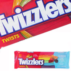 Un Paquete de Twizzlers Rainbow de 351 gr. El regaliz que vuelve locos a los americanos se llama Twizzlers, y los Twizzlers Rainbow están llenos de sabor a frutas de fresa, naranja, limonada, sandía, arándano y uva, 