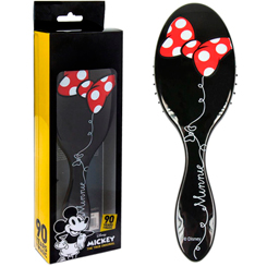 Precioso cepillo de pelo de Minnie Mouse basado en la popular ratona de la factoría Disney. Ahora las ratonas y ratones de la casa podrán tener el cepillo más cuqui de Disney y celebrar con Mickey su 90 aniversario.