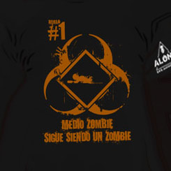 Camiseta de Apocalipsis Zombie “Primera regla: Medio zombie sigue siendo un zombie “. Camiseta de alta calidad realizada en algodón 100%.