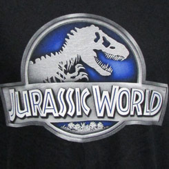 Camiseta con el logo de Jurassic World película dirigida por Colin Trevorrow y protagonizada por Chris Pratt y Bryce Dallas Howard.