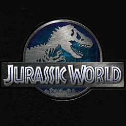 Camiseta con el logo de Jurassic World película dirigida por Colin Trevorrow y protagonizada por Chris Pratt y Bryce Dallas Howard. Disfruta con está camiseta y revive todas las aventuras de este peculiar parque temático. 