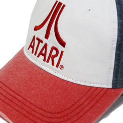 Preciosa gorra de Baseball retro con el logo de Atari. El regalo perfecto para gamers, esta preciosa gorra está realizada en 100% algodón, talla única. El complemento perfecto para fans de Atari, Inc