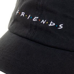 Gorra con el logo de Friends basada en la serie de «F·R·I·E·N·D·S», creada y producida por Marta Kauffman y David Crane. 