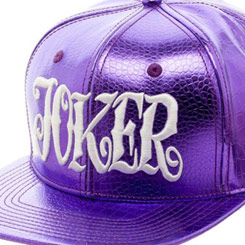 Llamativa gorra de baseball oficial del Joker, basado en la película Suicide Squad. Disfruta con esta gorra del archienemigo de Batman, y revive todos los comics y aventuras de este Supervillano.