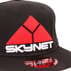 Gorra de baseball oficial con el logo de Skynet Cyberdine Systems. Skynet es el nombre que recibe la inteligencia artificial que lidera al ejército de las máquinas en la saga de Terminator.