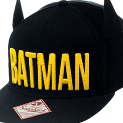 Gorra con el texto de Batman y con orejitas, producto oficial de DC Comics “Batman Cap Classic Text“.
