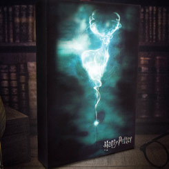 Espectacular lienzo con iluminación realizado en tela sobre un marco de madera de Patronus basado en la saga de Harry Potter, el lienzo tiene un tamaño aproximado de 30 x 20 cm.,