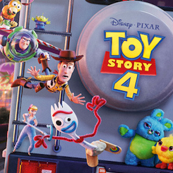 Cuadro familiar de los personajes de Toy Story basado en la película de Disney-Pixar Toy Story 4. Disfruta en tu lugar preferido de tu casa o de tu oficina con este cuadro con paspartú 