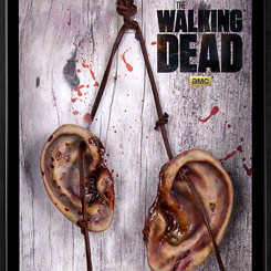 Réplica llena de sangre con un desagradable colgante hecho con orejas zombies ideado por Daryl Dixon, producto oficial de The Walking Dead “Walking Dead Dixon Ear Necklace“.