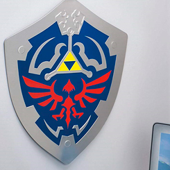 ¡Lleva a la leyenda a casa con esta decoración de pared del escudo Hylian de los épicos videojuegos de Legend of Zelda! Un cartel realizado metal con relieve basado en el icónico escudo Hylian con símbolos Triforce y Hyrule.