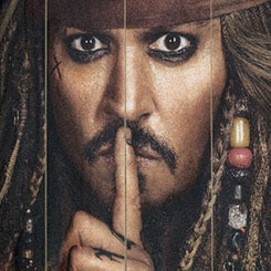 Precioso Póster realizado en madera de Johnny Depp como el Capitán Jack Sparrow basado en la película Piratas del Caribe: La venganza de Salazar, 