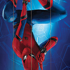 Asombroso Póster realizado en madera de Spider-Man Homecoming, el Póster tiene un tamaño aproximado de 40 x 60 cm., decora tu espacio preferido con un toque retro.