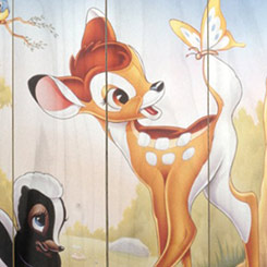 Tierno Póster realizado en madera de Bambi, el Póster tiene un tamaño aproximado de 40 x 60 cm., decora tu espacio preferido con un toque retro con este lienzo realizado en madera de uno de los clásicos de Disney.