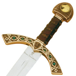 Réplica realizada en acero toledano de 420º de la espada del Príncipe Valiente, uno de los más valerosos héroes del mundo del comic que podemos encontrar  en la Edad Media.