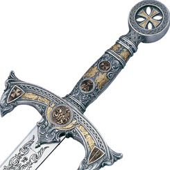 Réplica realizada en acero toledano de 420º de la espada de Los Templarios, el mango está totalmente decorado con escudos.