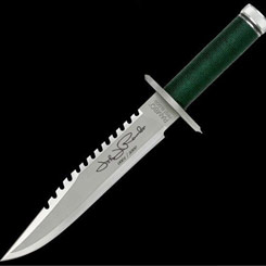 Edición firmada de la réplica del famoso cuchillo de Sylvester Stallone en “Acorralado First Blood John Rambo”, incluye certificado y vaina de cuero, forjado en acero de 420. Escala 1:1