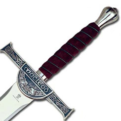 Réplica oficial de la espada escocesa del inmortal MacLeod utilizada en la película “Los Inmortales”. Forjada en acero de 440º, su longitud es de 110 cm.