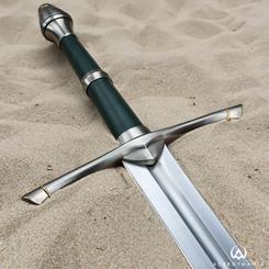 Réplica oficial de la espada de Aragorn como Trancos (Strider) utilizada antes de que le entreguen la espada Anduril, de la trilogía de películas de “El Señor de los Anillos”. 
