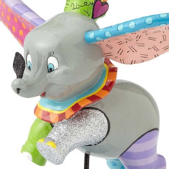 Preciosa figura del famoso elefante volador Dumbo realizada por el pintor y escultor Romero Britto para Disney. Esta preciosa figura de unas medidas aproximadas de 19 x 15 x 25 cm.