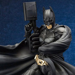 Majestuosa figura de Batman de la línea ARTFX realizada por la firma Kotobukiya. La figura basada en la película The Dark Kinght Rises.