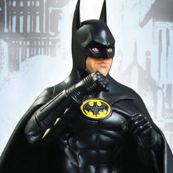 Figura Limitada de Batman representado por el actor Michael Keaton en la película “Batman”. 