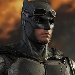 Impresionante figura Movie Masterpiece Edición Limitada de Batman Tactical Batsuit Version basado en la película ”Justice League” interpretado por Ben Affleck, figura creada por la firma Hot Toys basándose en los bocetos originales de DC Comics.