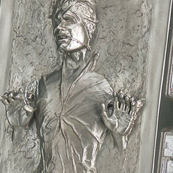 Preciosa figura Oficial Star Wars Elite Collection Statue Han Solo in Carbonite basada en  de la saga de La Guerra de las Galaxias “ Star Wars”,