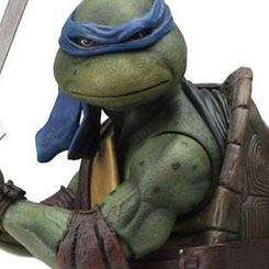 Figura Leonardo basado en la clásica película de 1990 Teenage Mutant Ninja Turtles, esta nueva serie totalmente articulada de figuras de acción a escala de 18 cm. 