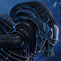 Espectacular figura de Alien Warrior creada por la firma Hot Toys basándose en la película de Aliens.