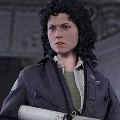 Épica figura de Ellen Ripley creada por la firma Hot Toys basándose en la película de Alien, la figura cuenta con más de 30 puntos de articulación que hacen casi posible cualquier posición