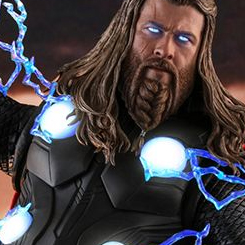 Impresionante figura Edición Limitada del Dios del Trueno Thor basado en la película “Avengers Endgame interpretado por Chris Hemsworth, figura creada por la firma Hot Toys 