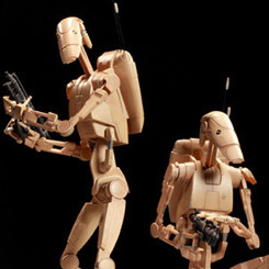 Pack compuesto por 2 figuras articuladas de Infantry Battle Droids de Star Wars de la línea “Militaries of Star Wars”.