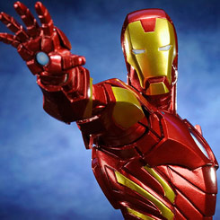 Figura ARTFX+ de Iron Man Red Version basado en los diseños gráficos de Adi Granov para MARVEL NOW AVENGERS. Estatua ARTFX a escala 1/10 con un tamaño aproximado de 20 cm.