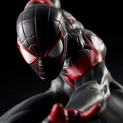 Figura Spider-Man (Miles Morales) de la serie ArtFX+, original de “Marvel”, esta figura ha sido creada por Kotobukiya y realizada en vinilo y PVC con aproximadamente 11 cm. 