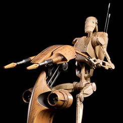 Impresionante figura del Battle Droid Sixth con su S.T.A.P. de la línea “Militaries of Star Wars”.