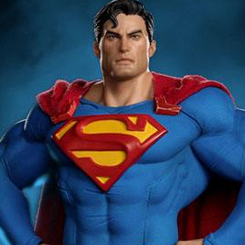 Elegido por la audiencia en una encuesta, como el primer personaje de DC en esta línea, Superman Unleashed Deluxe trae al Hombre de Acero en un formato moderno