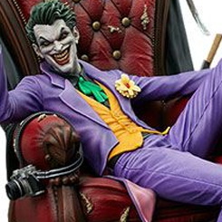 Espectacular figura de El Joker basada en el popular personaje de DC Comics. Esta figura de lujo del Joker tiene unas medidas aproximadas de 52 x 41 x 38 cm., cuando está completamente ensamblada