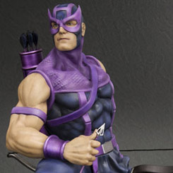 Detallada figura de Ojo de Halcón “Hawkeye” de Marvel Classic Avengers, realizada en resina de la serie Fine Art de Marvel.